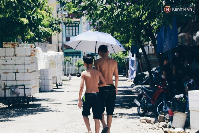 Những xóm trọ nghèo giữa trời 40 độ, hầm hập như cái lò thiêu! - Ảnh 11.