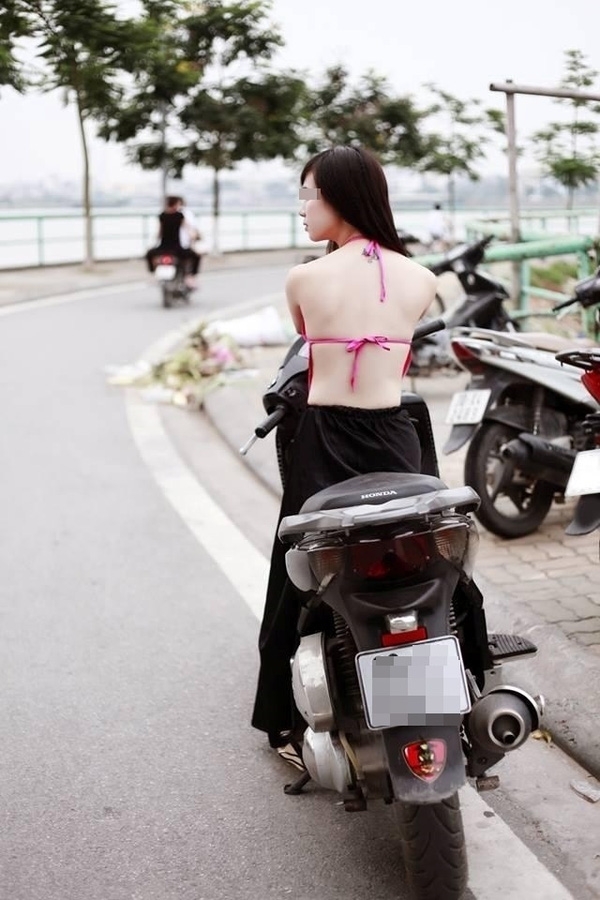 ăn mặc hở hang