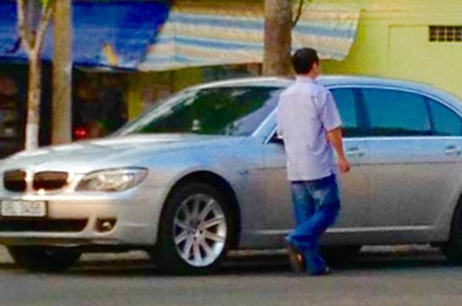 Truong phong CSGT bac thong tin dung xe BMW bien so 3456 hinh anh 2