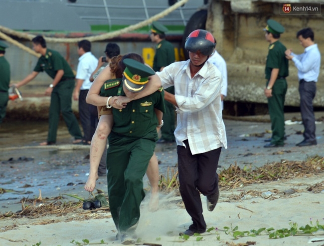 Vụ chìm tàu ở Đà Nẵng: Người thân khóc ngất khi cả 3 thi thể được vớt lên - Ảnh 5.