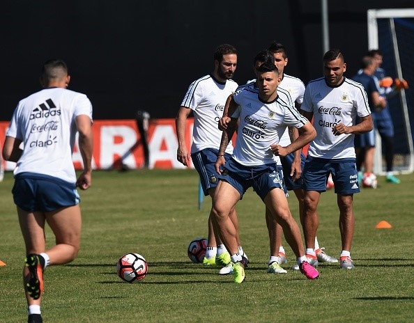 Messi tap mot minh sau khi ra toa vu tron thue hinh anh 9