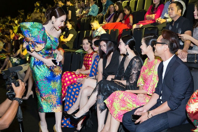 Ngô Thanh Vân bức xúc ám chỉ cái cúi chào của Angela Phương Trinh là chiêu thức PR? - Ảnh 1.