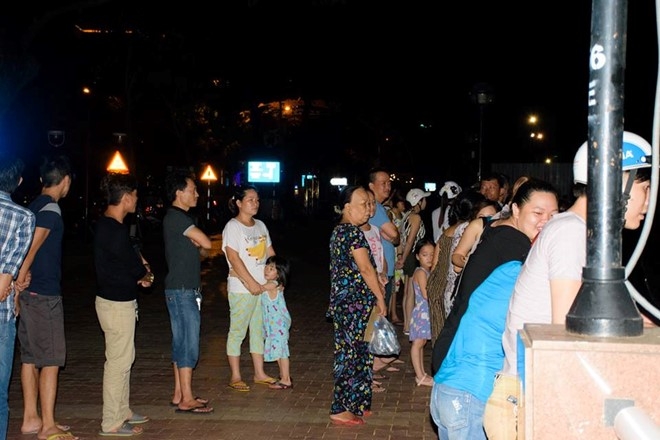Tau lat tren song Han: Tim nguoi mat tich xuyen dem hinh anh 7