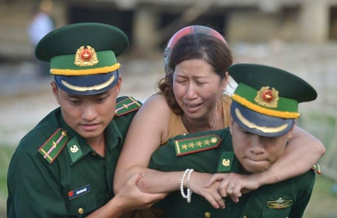 Toan canh vu chim tau du lich o Da Nang hinh anh 3