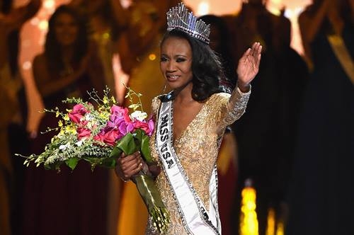 chi-huy-quan-doi-my-dang-quang-miss-usa-2016