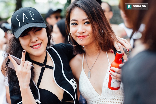 Dàn hot girl mặc bikini bốc lửa tại tiệc bể bơi - Ảnh 3.