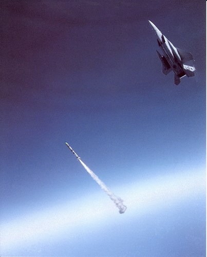 Ghe so ten lua diet ve tinh cua tiem kich F-15 My-Hinh-10