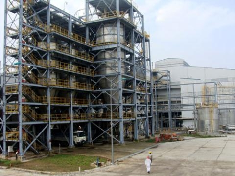 'Khai tu' xang A92, dung xang E5 de cuu nha may ethanol?