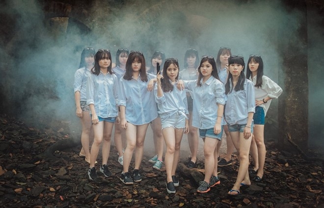 Anh ky yeu phong cach xa hoi den cua teen Ha Noi hinh anh 2