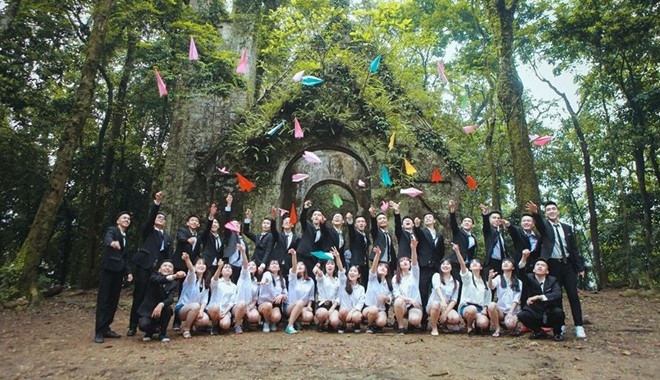 Anh ky yeu phong cach xa hoi den cua teen Ha Noi hinh anh 8