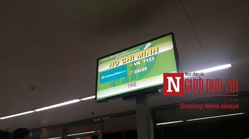 'Bát nháo' sân bay Đà Nẵng, hành khách ùn ứ ở 1 cửa ra máy bay - Ảnh 7