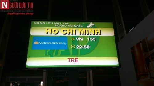 'Bát nháo' sân bay Đà Nẵng, hành khách ùn ứ ở 1 cửa ra máy bay - Ảnh 13