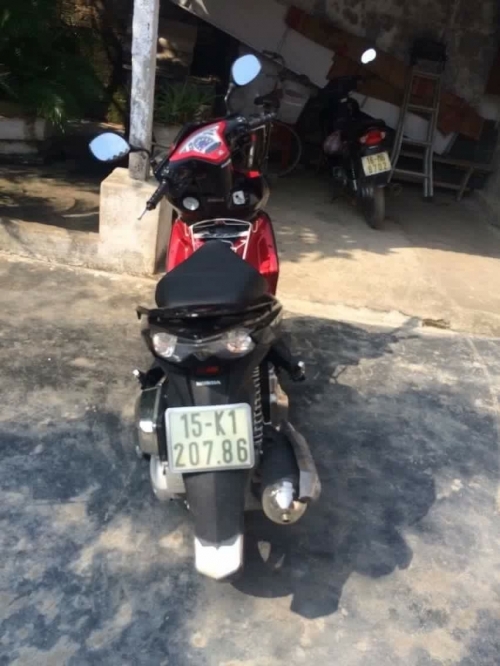 Đi trộm nhà dân, mang xe Airblade dựng ngoài sân bị bắt 'sống' - Ảnh 2