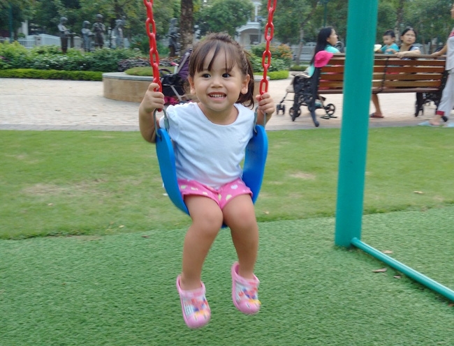 Hà Nội: Người mẹ nhờ cư dân mạng tìm tung tích con gái bị cha ngoại quốc đưa đi khỏi trường - Ảnh 3.