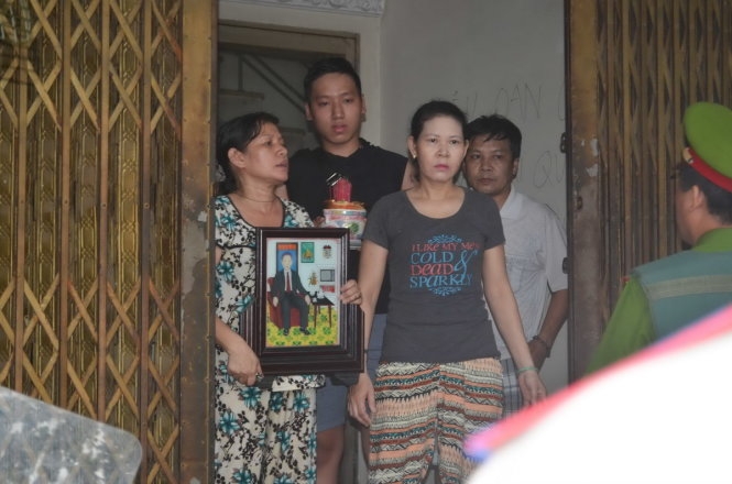Phản đối cưỡng chế, 8 người cố thủ đổ xăng dọa thiêu  
