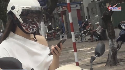 lái xe kiểu cảm tử, vừa lái xe vừa nghe điện thoại