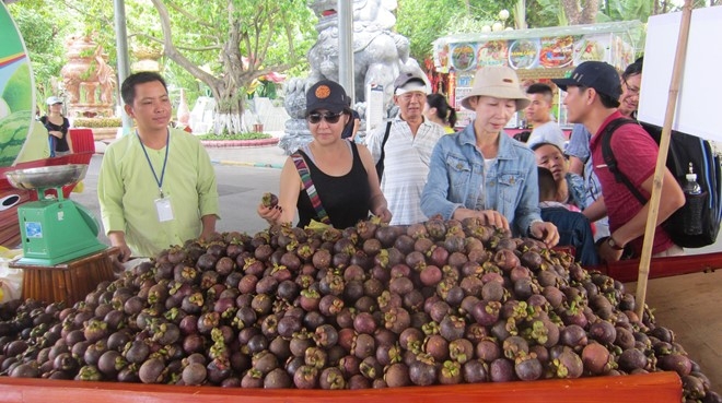 Sau rieng gia 24.000 dong 1 kg o cho noi trai cay Sai Gon hinh anh 9