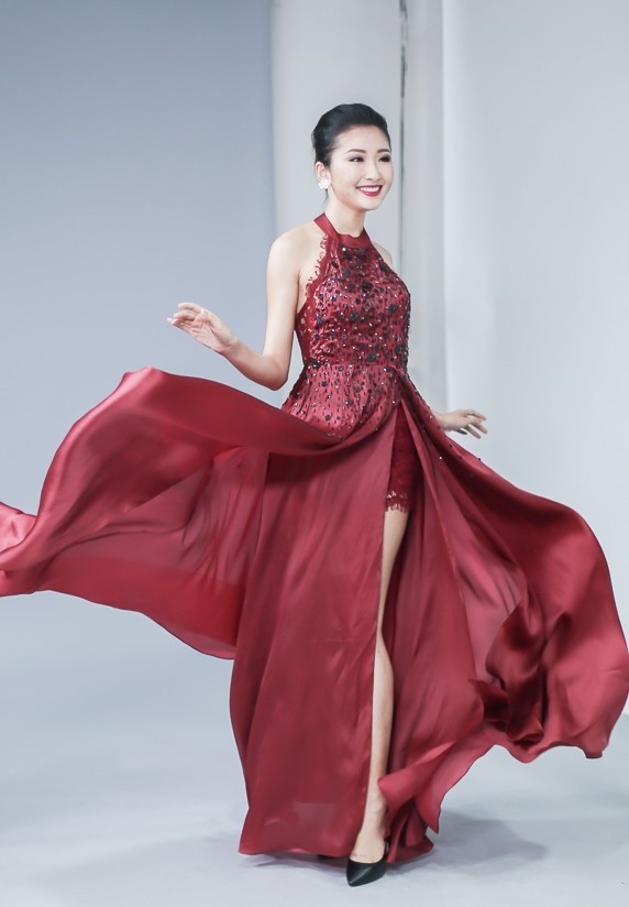 Ung vien sang gia bo cuoc truoc chung ket Hoa khoi Ao dai hinh anh 1