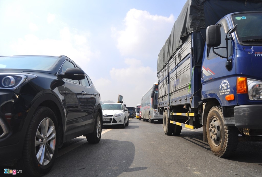 Vanh dai 3 te liet 12 km, tai xe gac chan ngu hinh anh 4