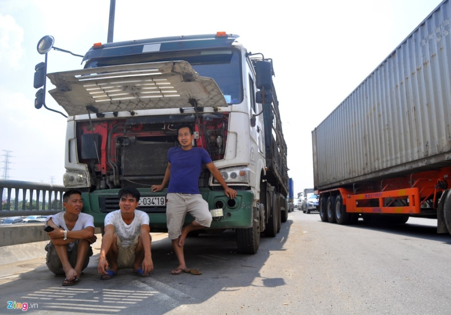Vanh dai 3 te liet 12 km, tai xe gac chan ngu hinh anh 7