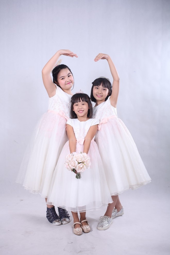 Thai Thuy Linh khoe con chung con rieng con chung ta hinh anh 5