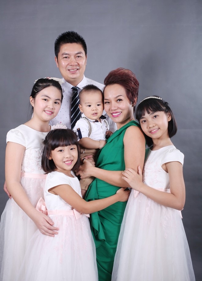 Thai Thuy Linh khoe con chung con rieng con chung ta hinh anh 6