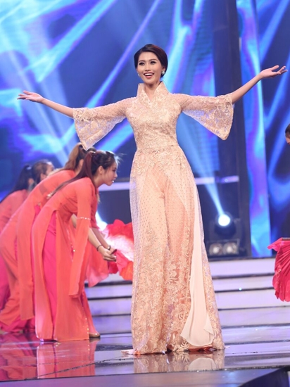 thi-sinh-hoa-khoi-ao-dai-nong-bong-voi-trang-phuc-ao-tam-7