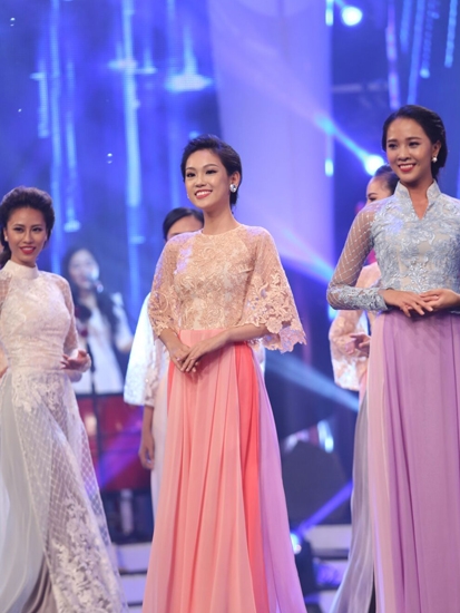 thi-sinh-hoa-khoi-ao-dai-nong-bong-voi-trang-phuc-ao-tam-11