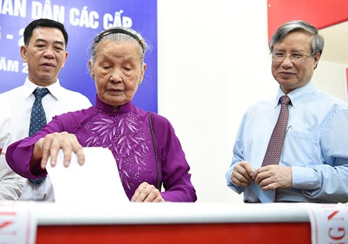 chieu-nay-cong-bo-danh-sach-trung-cu-quoc-hoi