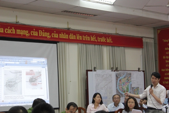  Phó Giám đốc Sở Quy hoạch Kiến trúc TP Trương Trung Kiên trả lời người dân 
