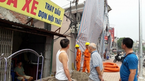 Vụ cột điện 'mọc' xuyên nhà dân: Chủ tịch phường lên tiếng - Ảnh 4