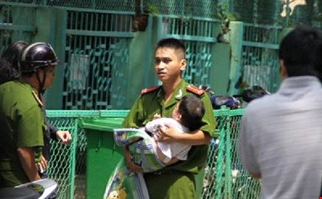 cong an hoa binh bac tin 2 chau be nhap vien vi bat coc hinh anh 1