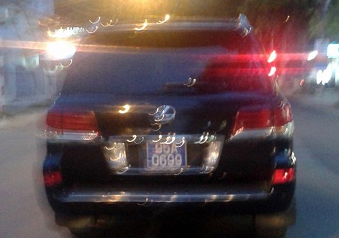 Lexus cua Pho chu tich tinh gan bien xanh ton kho hinh anh 1