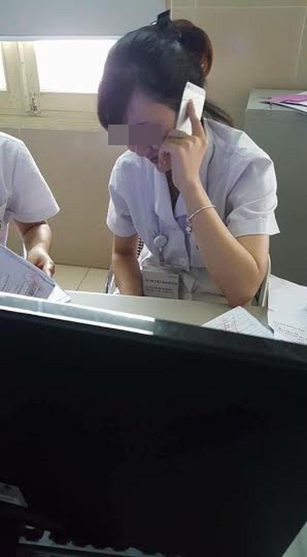 nữ nhân viên