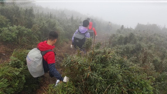 Trưởng nhóm bạn trẻ tìm kiếm phượt thủ người Anh nói gì khi bị cho là hành động ngu ngốc và mạo hiểm - Ảnh 2.