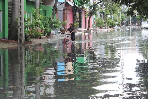 Mực nước tại đây lên đấn đầu gối