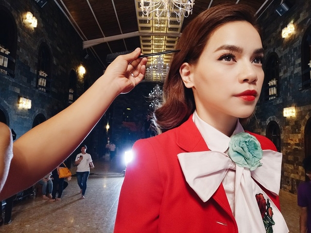 Hà Hồ đẹp “quyền lực” trong hậu trường The Face - Ảnh 2.