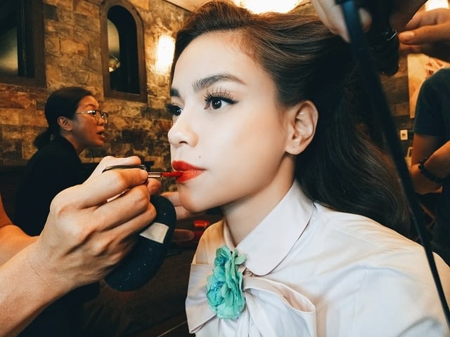 Hà Hồ đẹp “quyền lực” trong hậu trường The Face - Ảnh 6.
