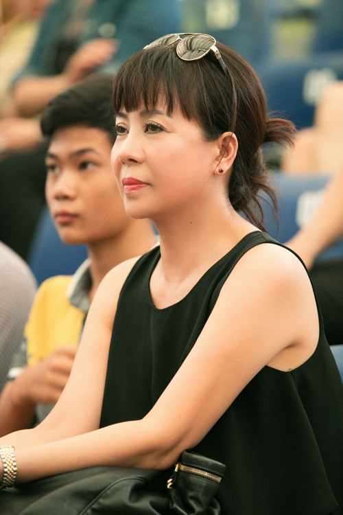 hoang-thuy-linh-da-lau-khong-noi-chuyen-voi-bo-1