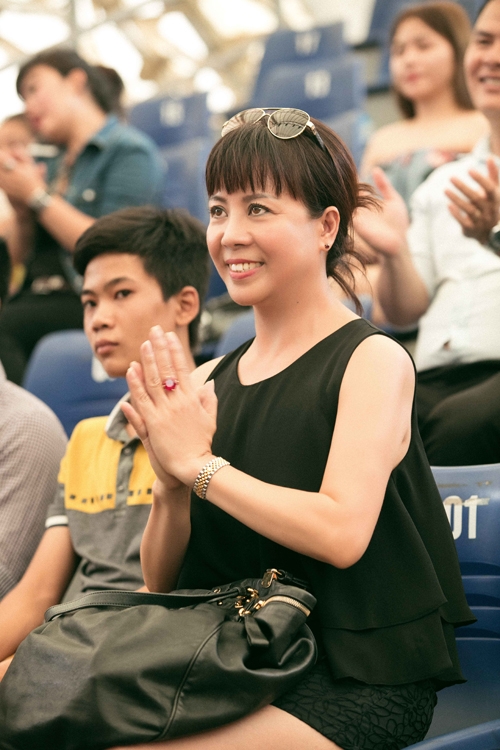 hoang-thuy-linh-da-lau-khong-noi-chuyen-voi-bo-2