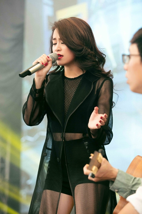 hoang-thuy-linh-da-lau-khong-noi-chuyen-voi-bo-5