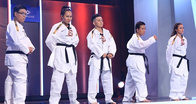 Khoi My va ban trai tin don trang tay o Nguoi bi an hinh anh 2