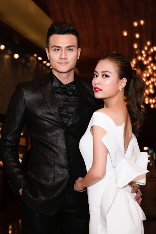 Hoàng Thùy Linh tung clip nhạy cảm 2