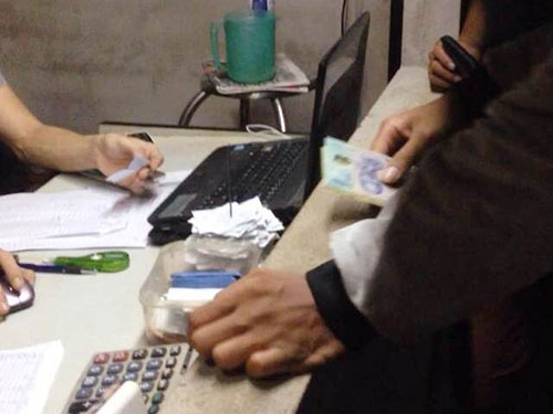 Con bạc ghi độ tấp nập tại 1 quán cà phê trên đường Man Thiện (quận 9) Ảnh: SỸ HƯNG