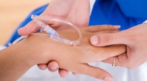 Tác hại khi lạm dụng truyền nước tại nhà ngày nắng nóng - Ảnh 2