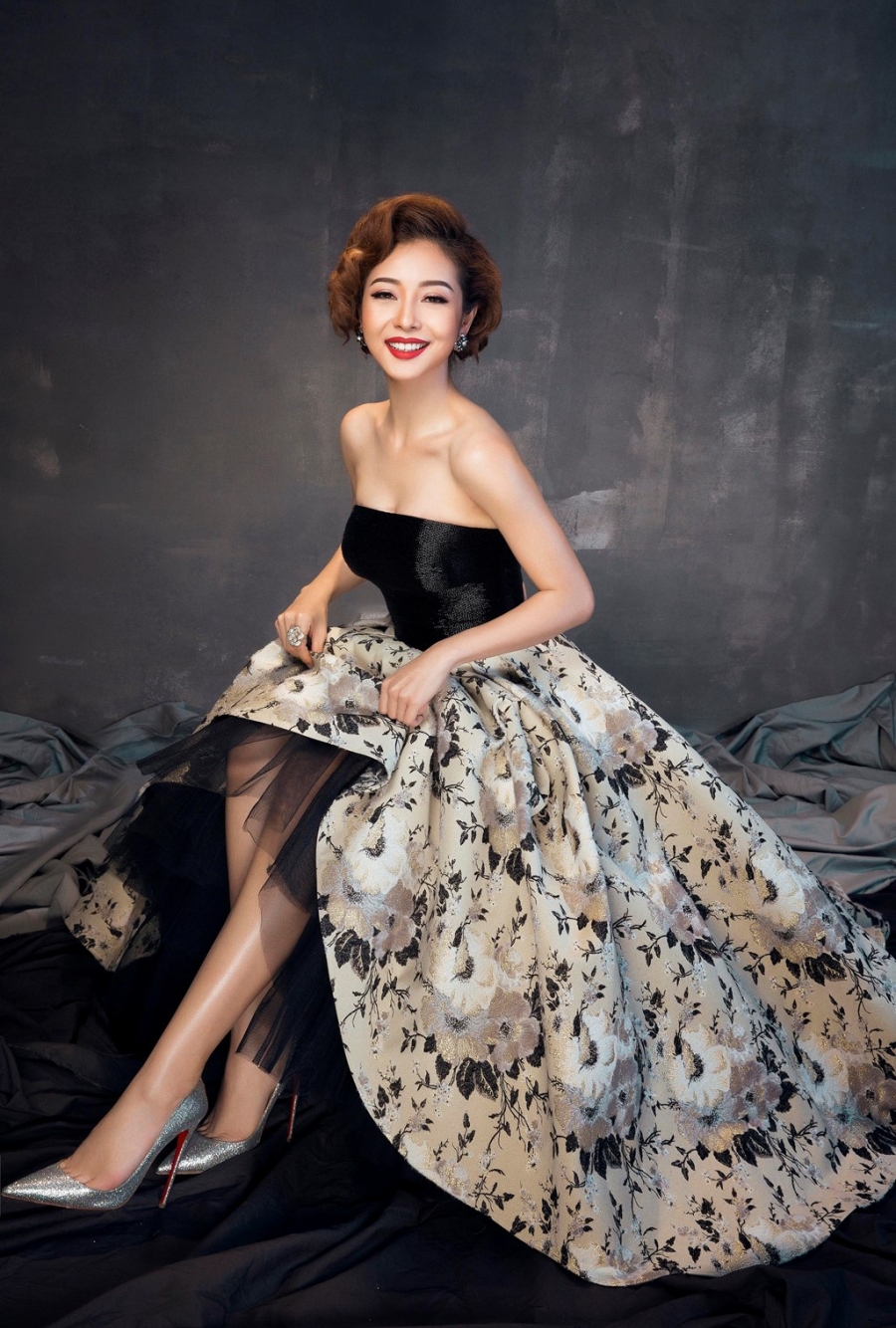 Jennifer Pham quyen ru voi 7 thiet ke da hoi trang den hinh anh 5