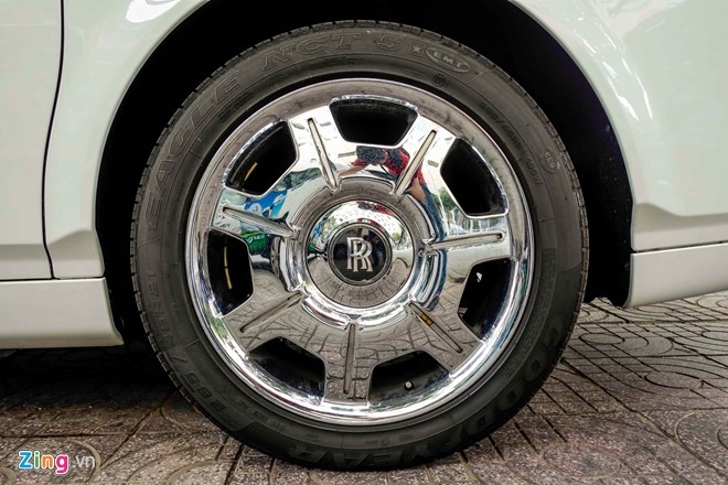 Rolls-Royce Phantom cua thieu gia Phan Thanh o Sai Gon hinh anh 6