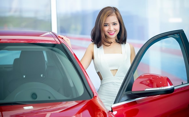 Duong Hoang Yen tau xe hoi tien ty nhan sinh nhat hinh anh 6