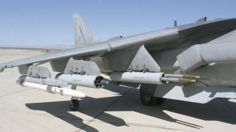 F-16 My bat dau ban vu khi thong minh