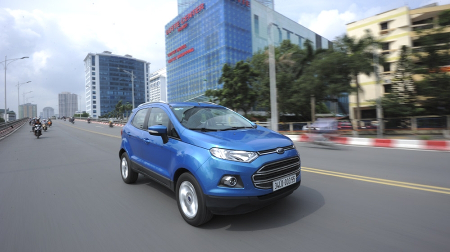 Ford_EcoSport_va_Hyundai_i20_Active (1).jpg